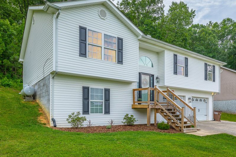 264 Windbrook Dr, Tunnel Hill, GA 30755