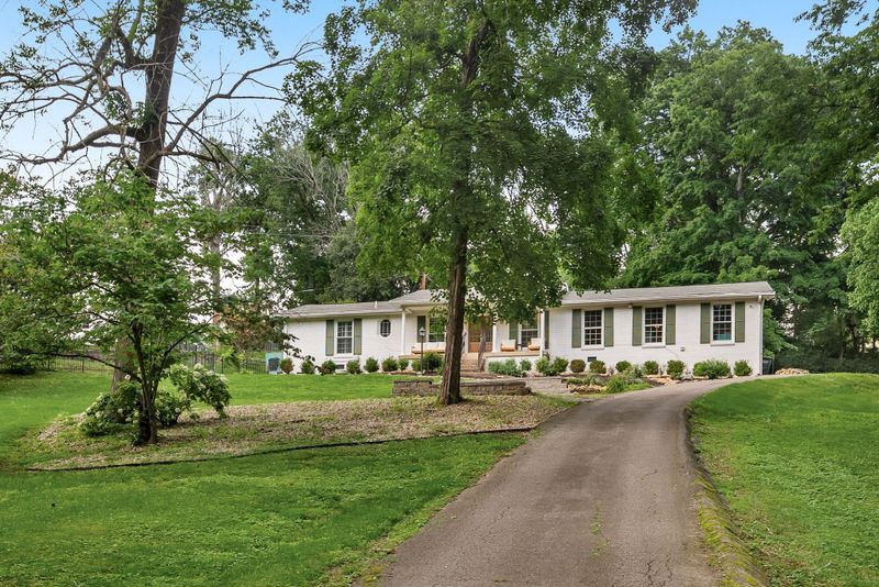 300 Forrest Valley Dr, Nashville, TN 37209