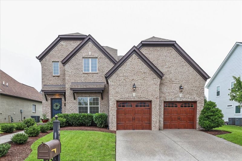 191 Dayflower Dr, Hendersonville, TN 37075