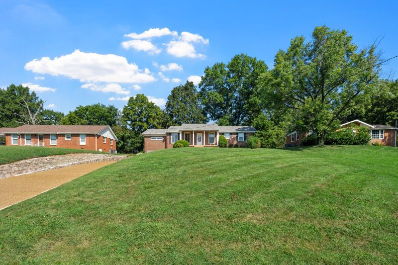 2207 Craigmeade Cir, Nashville, TN 37214