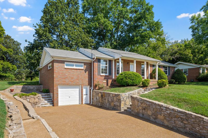 2207 Craigmeade Cir, Nashville, TN 37214