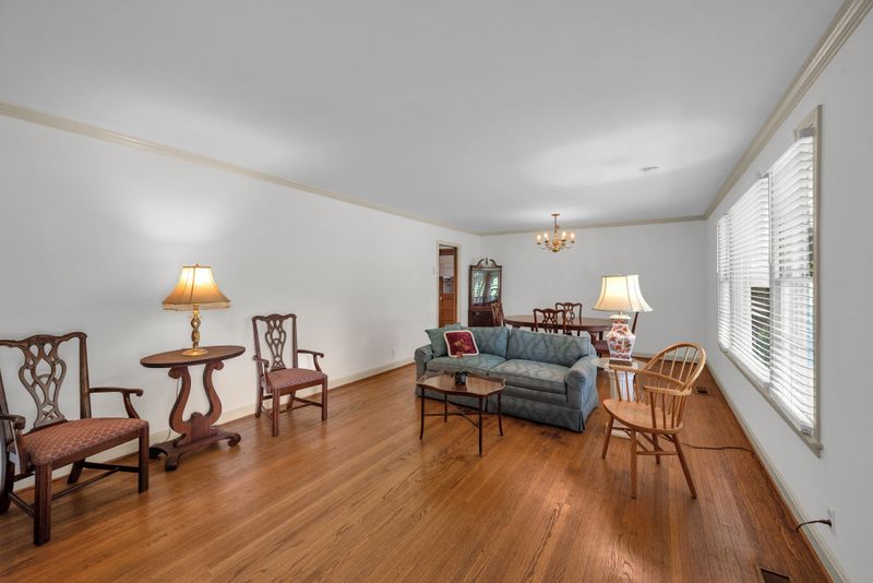 2521 Meadowood Dr, Nashville, TN 37214
