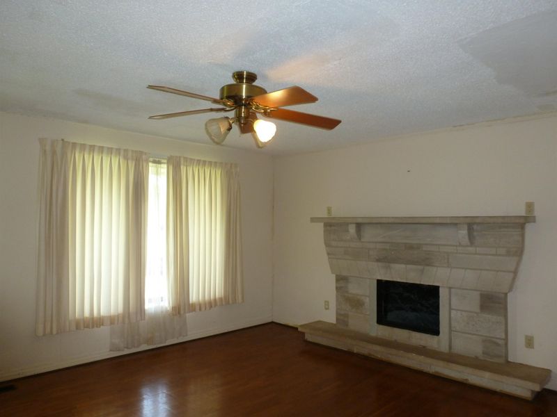 704 Grove Ave, Muscle Shoals, AL 35661