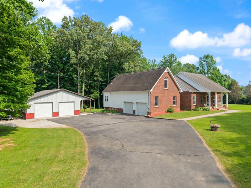 191 Spicer Rd, Burns, TN 37029