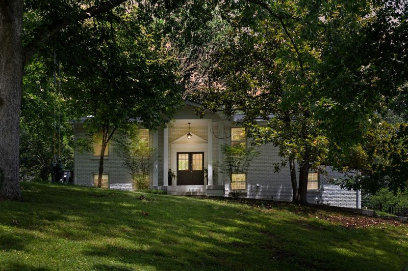 310 Forrest Valley Dr, Nashville, TN 37209