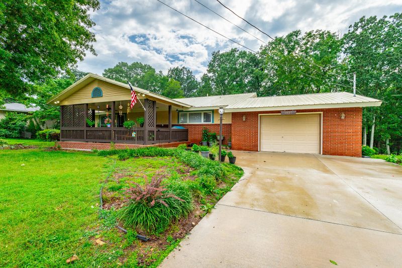 1027 Crestridge Dr, Rossville, GA 30741