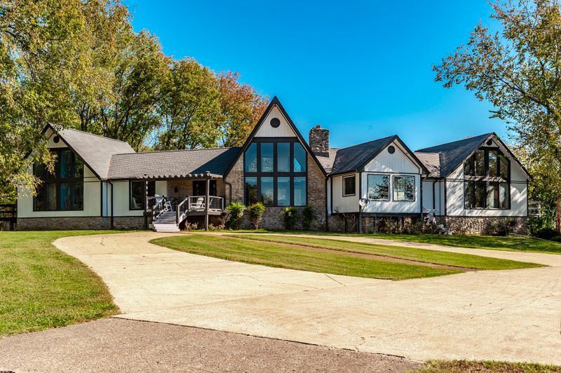 1063 Hillview Dr, Hendersonville, TN 37075