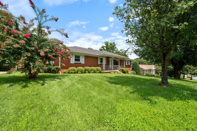 504 Harding Pl, Nashville, TN 37211