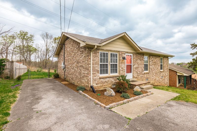 222 Township Dr, Hendersonville, TN 37075
