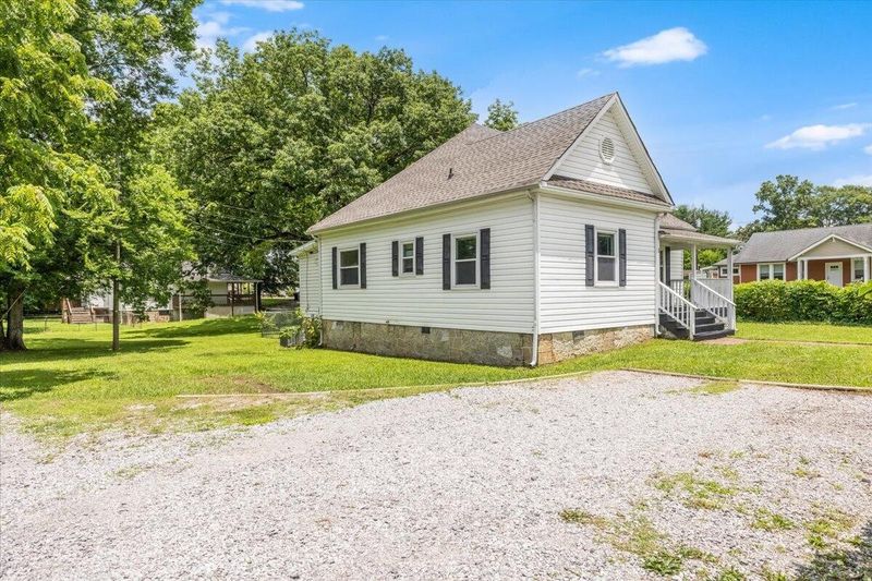 1 W 10th St, Chickamauga, GA 30707
