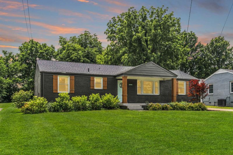 4866 Lynn Dr, Nashville, TN 37211