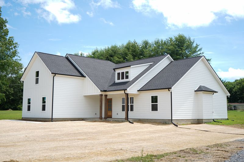825A College St, Portland, TN 37148