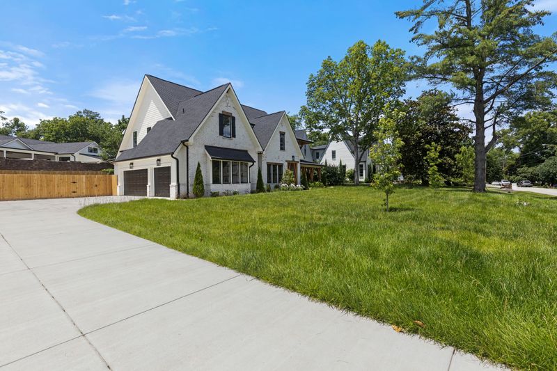 2823 Sugar Tree Rd, Nashville, TN 37215
