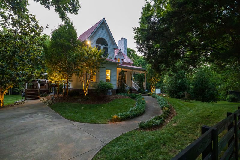 5926 Temple Rd, Nashville, TN 37221