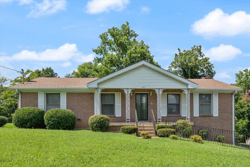 502 Harding Pl, Nashville, TN 37211
