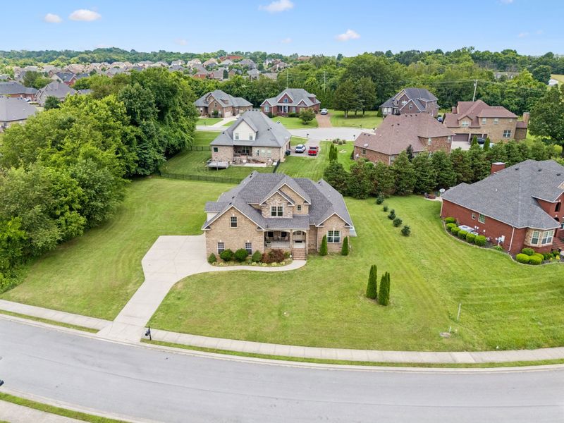 2028 Martins Bend Dr, La Vergne, TN 37086