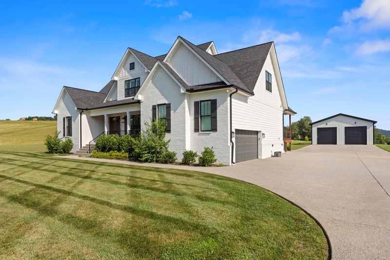 114 Awesome Ave, Cottontown, TN 37048