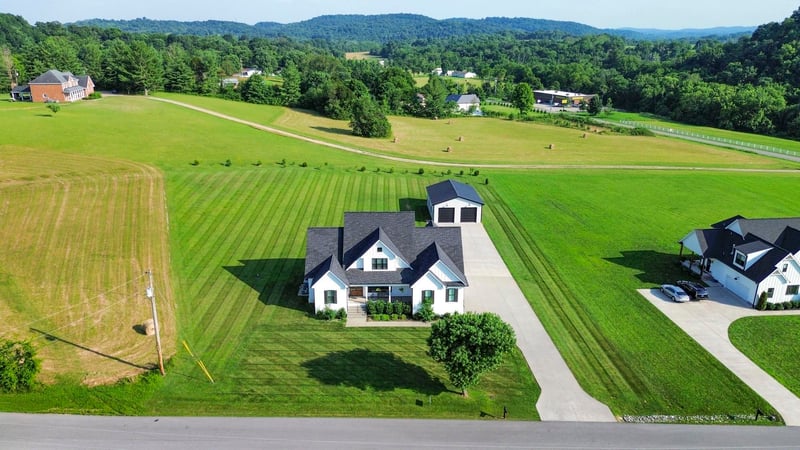 114 Awesome Ave, Cottontown, TN 37048