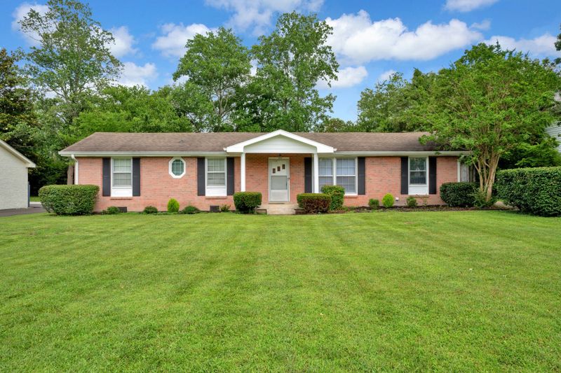 8064 Sawyer Brown Rd, Nashville, TN 37221