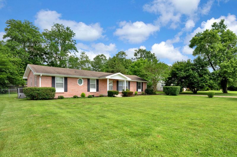 8064 Sawyer Brown Rd, Nashville, TN 37221