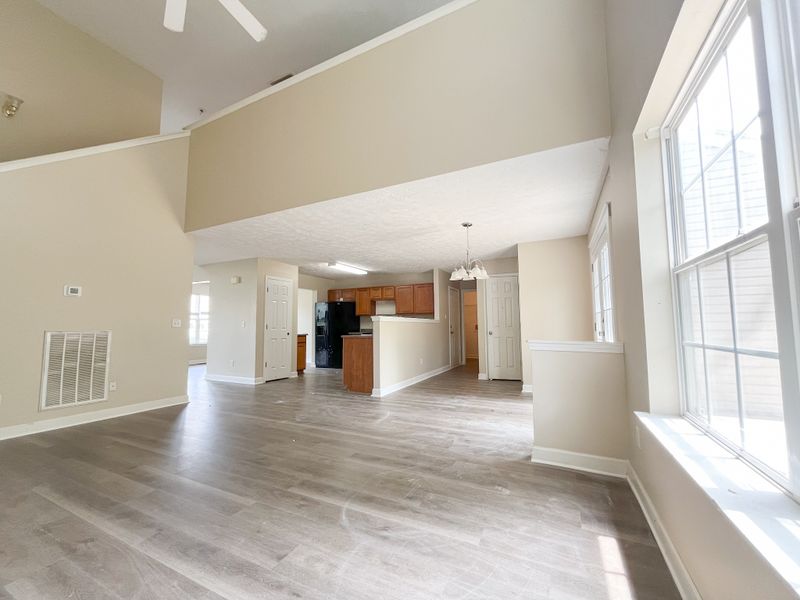 1564 Laurel Ledge Dr, La Vergne, TN 37086
