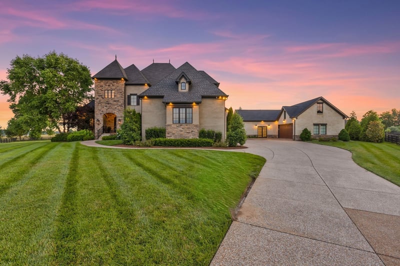 7219 Prairie Falcon Dr, Arrington, TN 37014