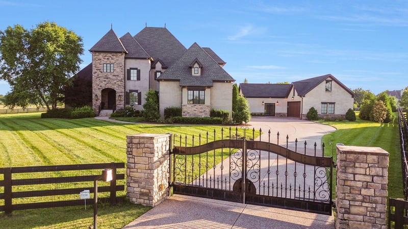 7219 Prairie Falcon Dr, Arrington, TN 37014
