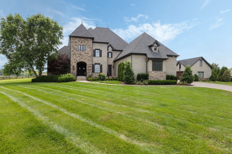 7219 Prairie Falcon Dr, Arrington, TN 37014