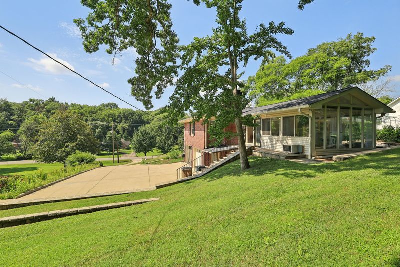 2716 Windemere Dr, Nashville, TN 37214