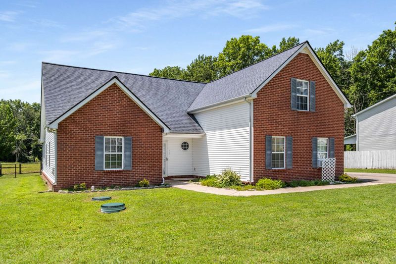 135 Centerrock Dr, Christiana, TN 37037