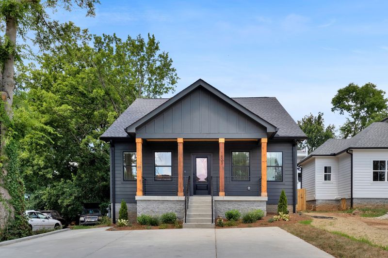1823 River Dr, Nashville, TN 37218