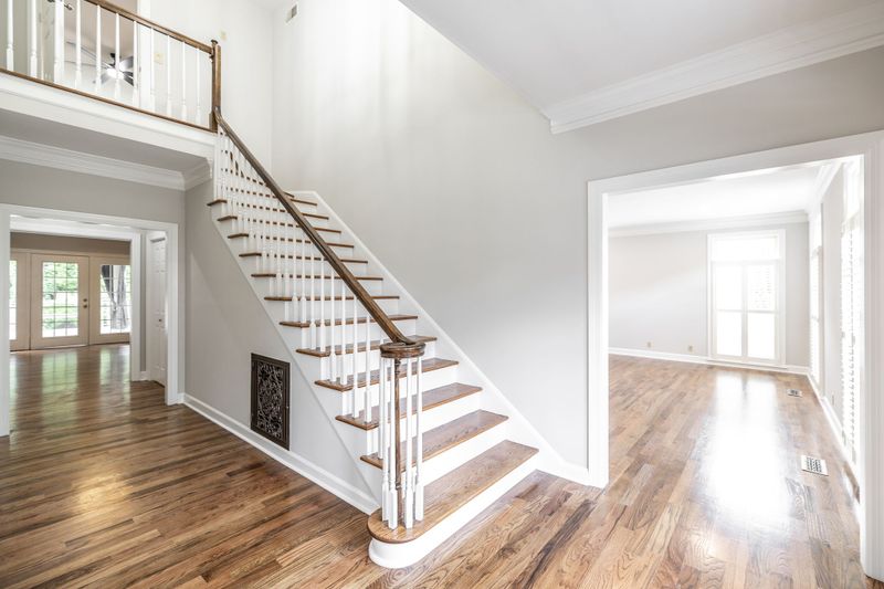 9 Redbud Dr, Nashville, TN 37215