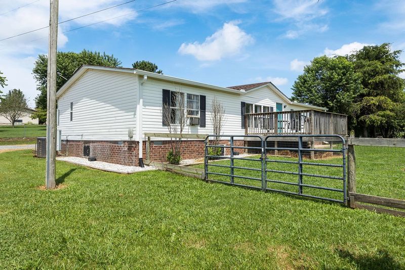 594 Governor Hall Rd, Castalian Springs, TN 37031