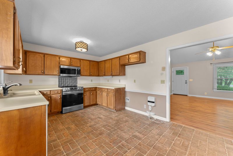 1949 Orchard Park Dr, Murfreesboro, TN 37128