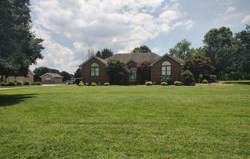 1000 Nina Dr, Springfield, TN 37172