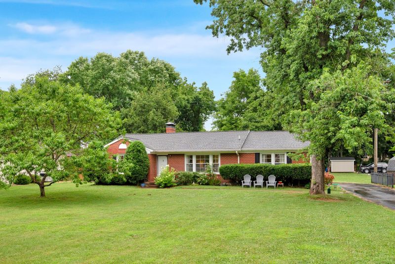 604 Rochelle Dr, Nashville, TN 37220