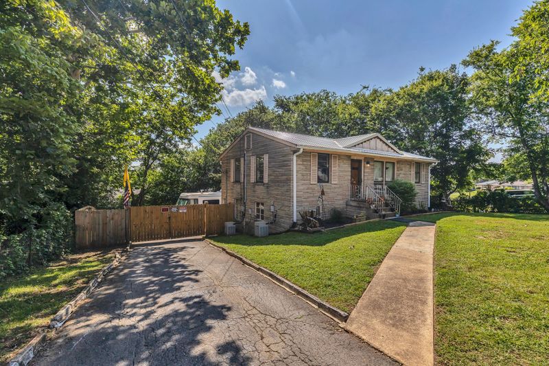 1933 Laurinda Dr, Nashville, TN 37217