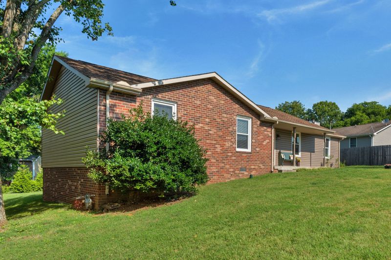 102 Redondo Ct S, Hendersonville, TN 37075