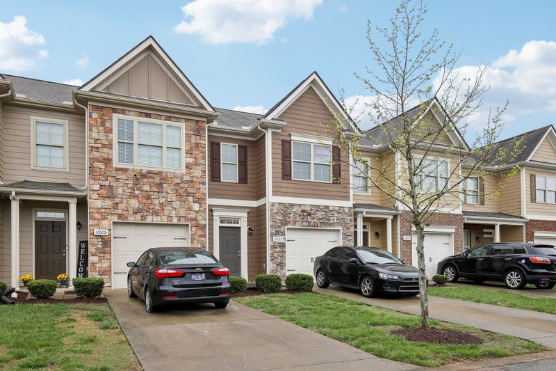 3927 Cannonsgate Ln, Murfreesboro, TN 37128