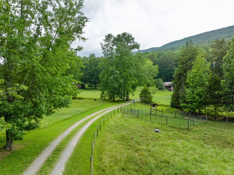 1261 S Cedar Ln, Chickamauga, GA 30707
