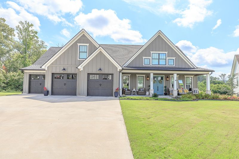290 Pine Lakes Dr, Ringgold, GA 30736