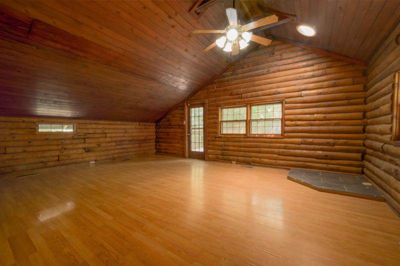 2471 Upper Middle Creek Rd, Sevierville, TN 37876