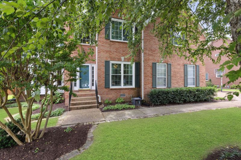 320 Dandridge Dr, Franklin, TN 37067