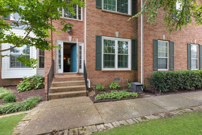 320 Dandridge Dr, Franklin, TN 37067