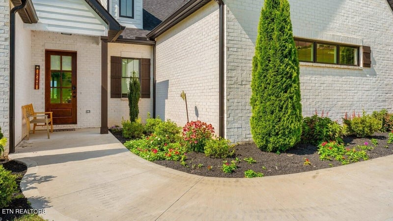 560 Silent River Ln, Loudon, TN 37774
