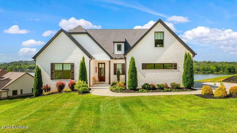 560 Silent River Ln, Loudon, TN 37774
