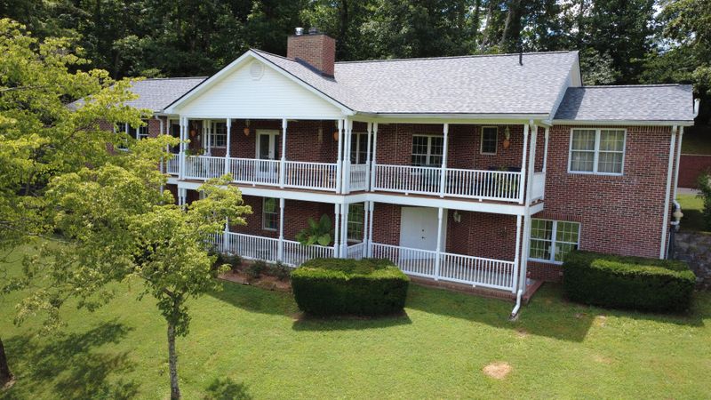 920 E Piney Rd, Dickson, TN 37055