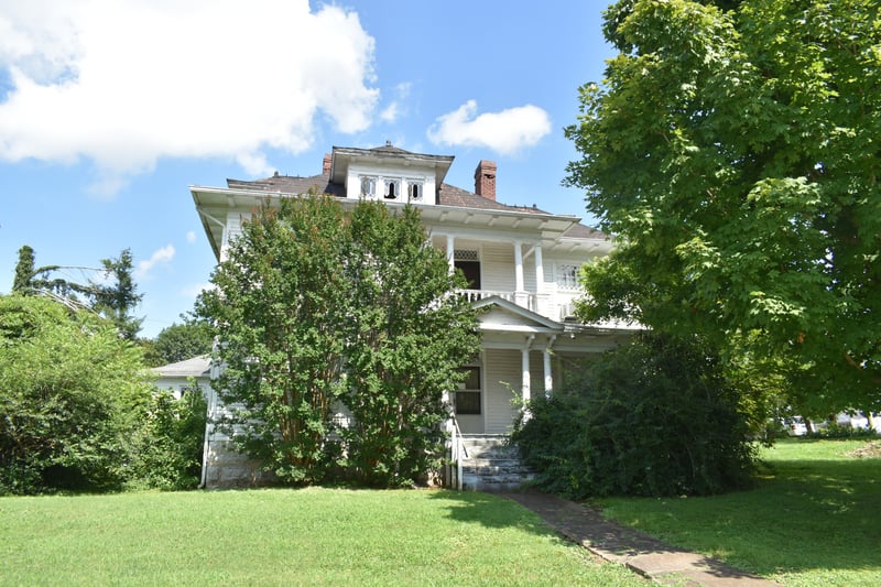 704 Main St N, Carthage, TN 37030