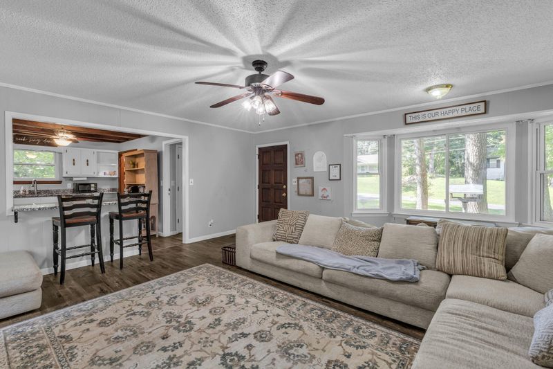 605 Pine Oaks Dr, Tunnel Hill, GA 30755