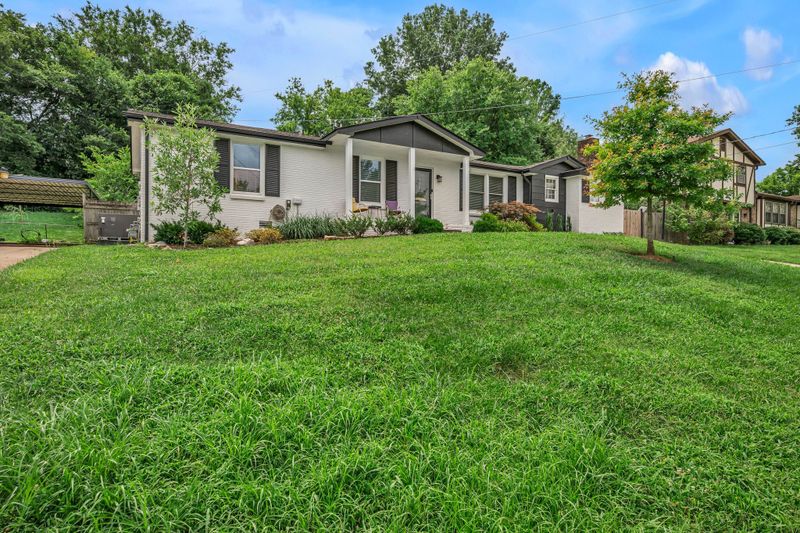 430 Clearwater Dr, Nashville, TN 37217
